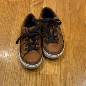 UGG Chestnut Lace-Up Shoes